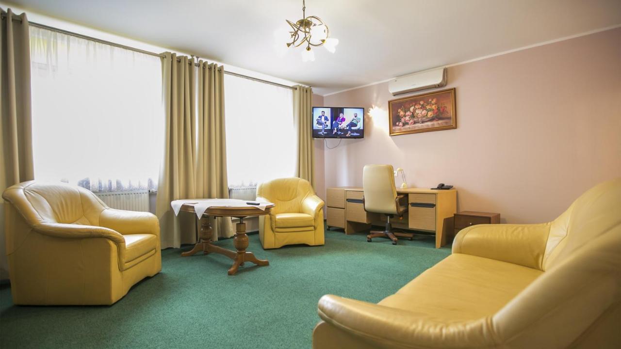 ביילסק פודלסיה Hotel Unibus מראה חיצוני תמונה