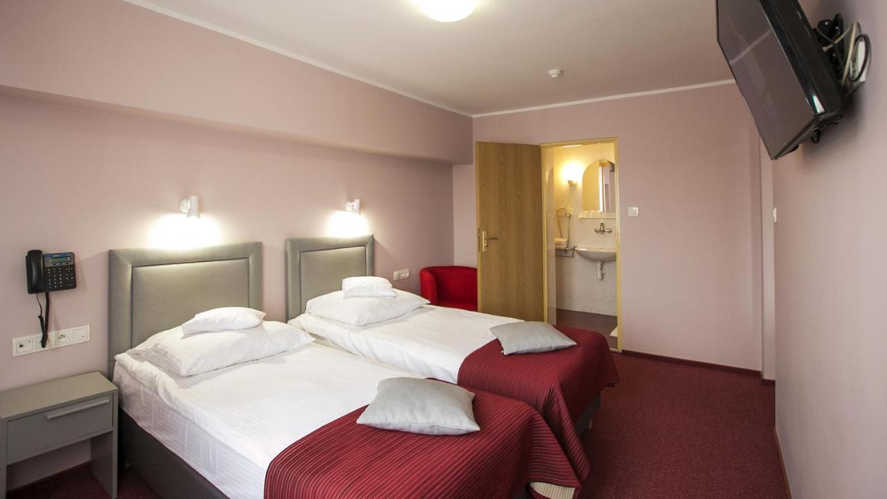 ביילסק פודלסיה Hotel Unibus מראה חיצוני תמונה