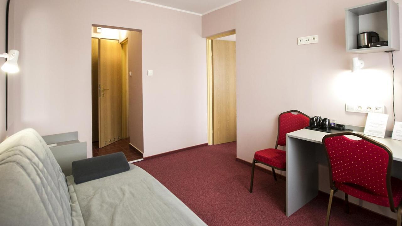 ביילסק פודלסיה Hotel Unibus מראה חיצוני תמונה