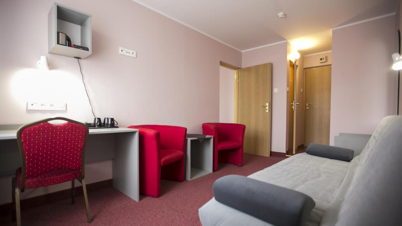 ביילסק פודלסיה Hotel Unibus מראה חיצוני תמונה