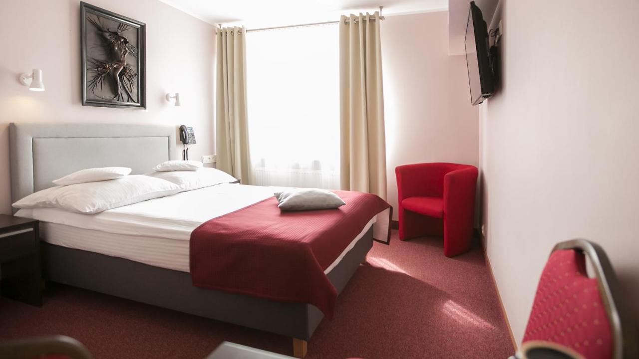 ביילסק פודלסיה Hotel Unibus מראה חיצוני תמונה