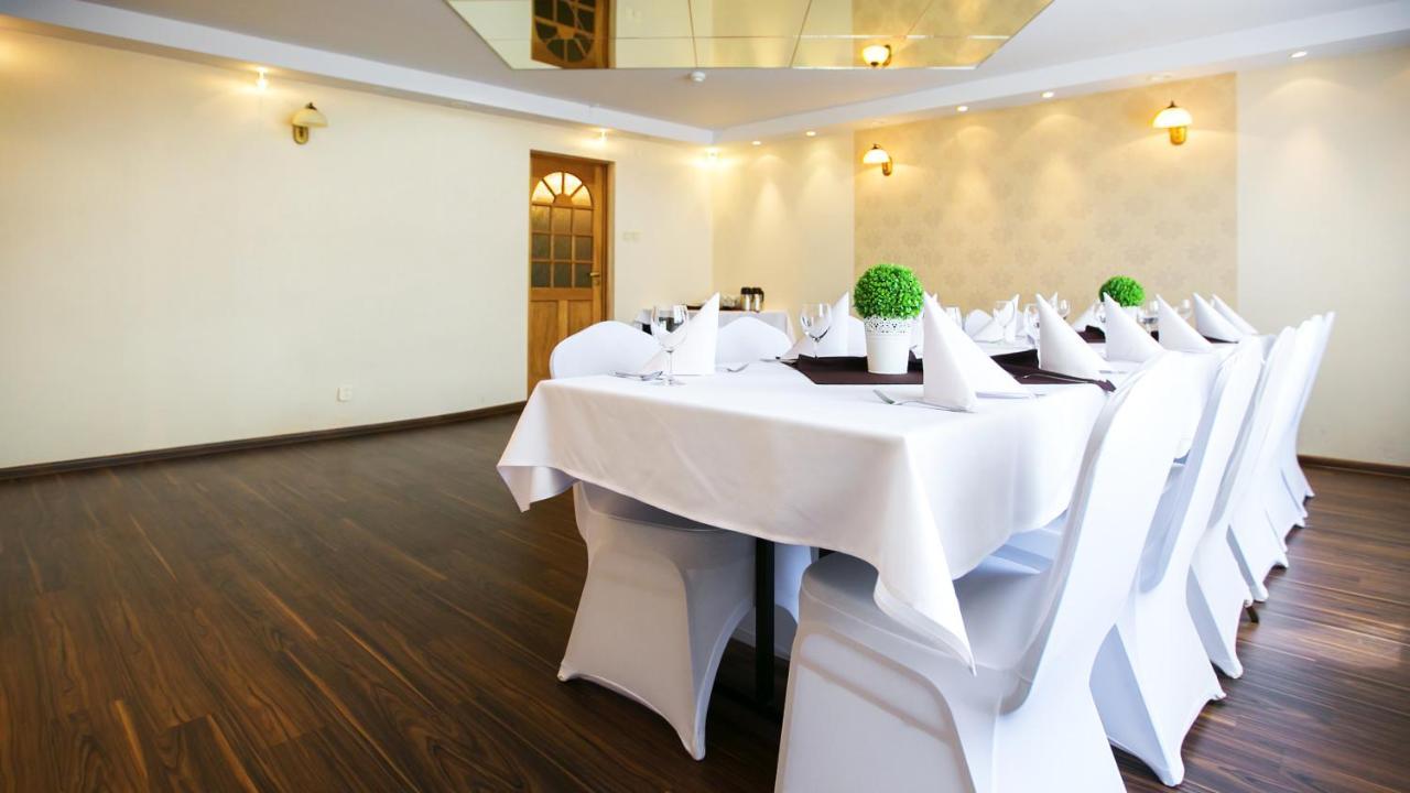 ביילסק פודלסיה Hotel Unibus מראה חיצוני תמונה