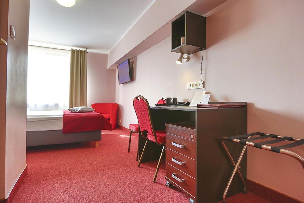 ביילסק פודלסיה Hotel Unibus מראה חיצוני תמונה