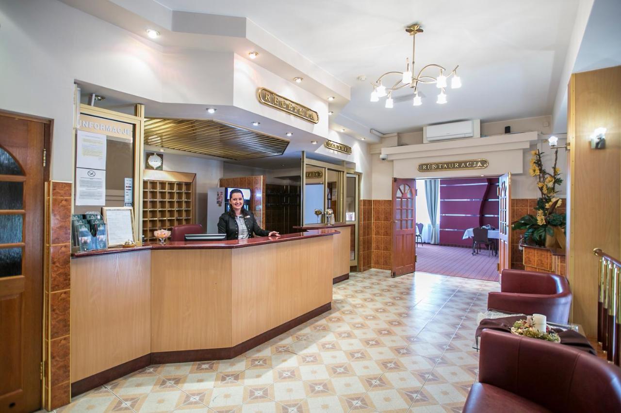 ביילסק פודלסיה Hotel Unibus מראה חיצוני תמונה